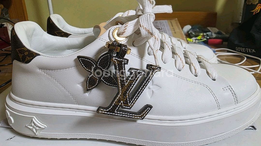 루이비통 타임아웃 스니커즈--1