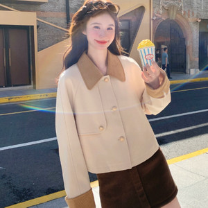 아이보리색 바탕에 카라 브라운 코듀로이 포인트