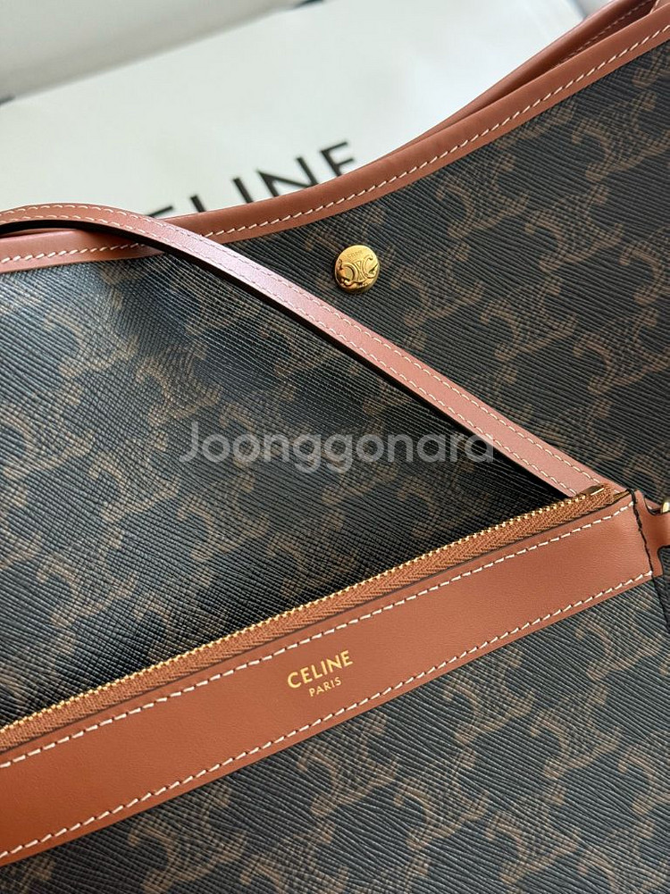 (공홈구매) 정품 셀린느 소프트 쇼퍼백--1