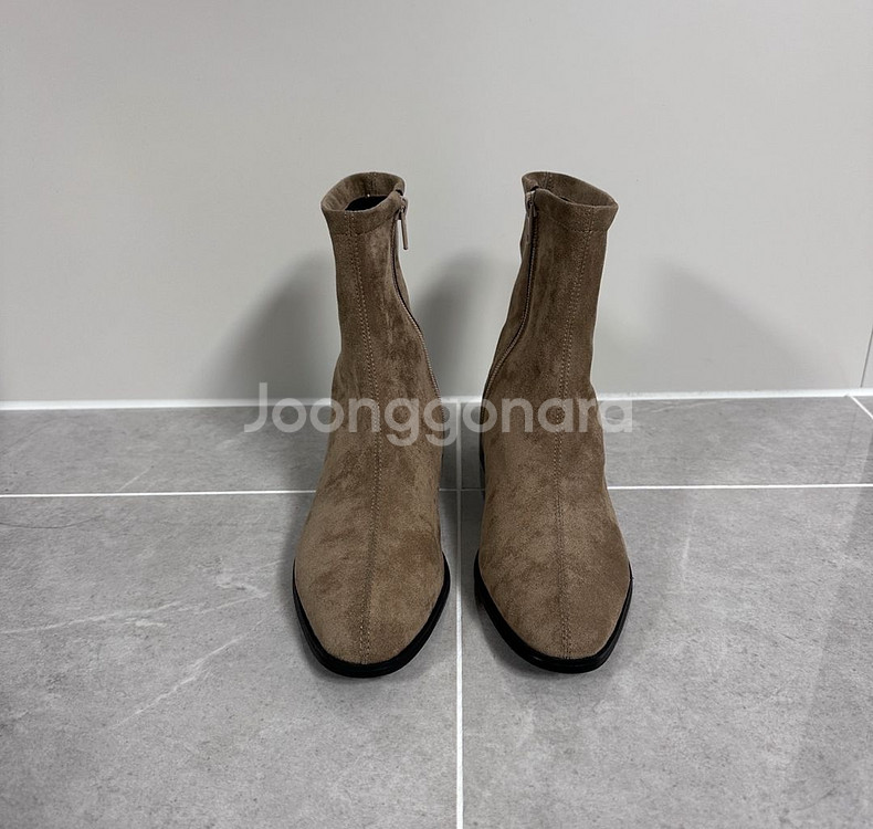 [새상품 (245mm)] 스웨이드 앵글 부츠--1