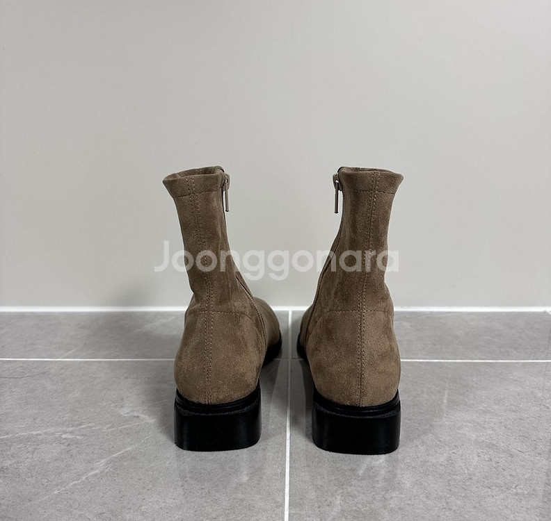 [새상품 (245mm)] 스웨이드 앵글 부츠--2