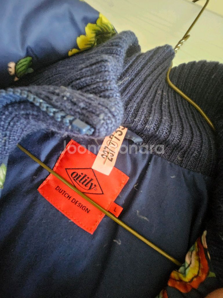 오일릴리 패딩 (라인잡힌 디자인) 8만원--4