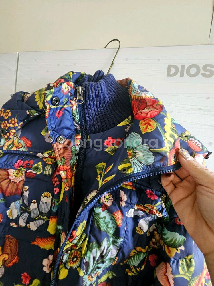 오일릴리 패딩 (라인잡힌 디자인) 8만원--8