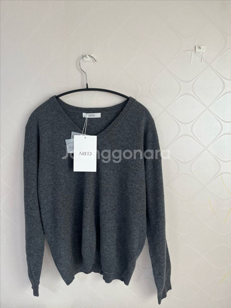 새상품) 아티드 캐시미어 v넥니트--0