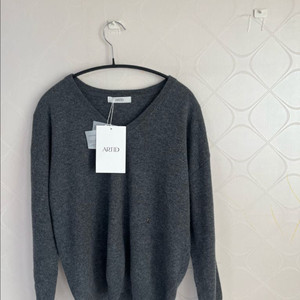 새상품) 아티드 캐시미어 v넥니트