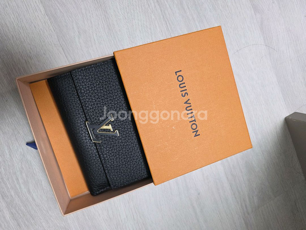 루이비통 카퓌신 반지갑 블랙--0