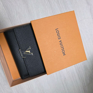 루이비통 카퓌신 반지갑 블랙