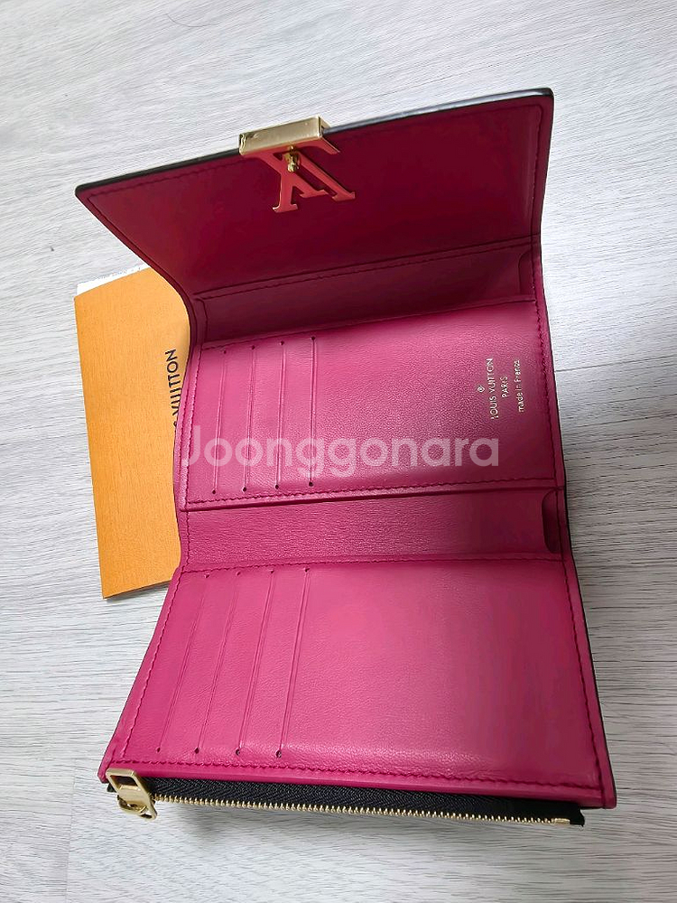 루이비통 카퓌신 반지갑 블랙--1