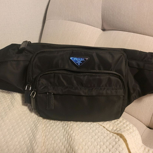 프라다 힙색 몽클레어모자가치드려요