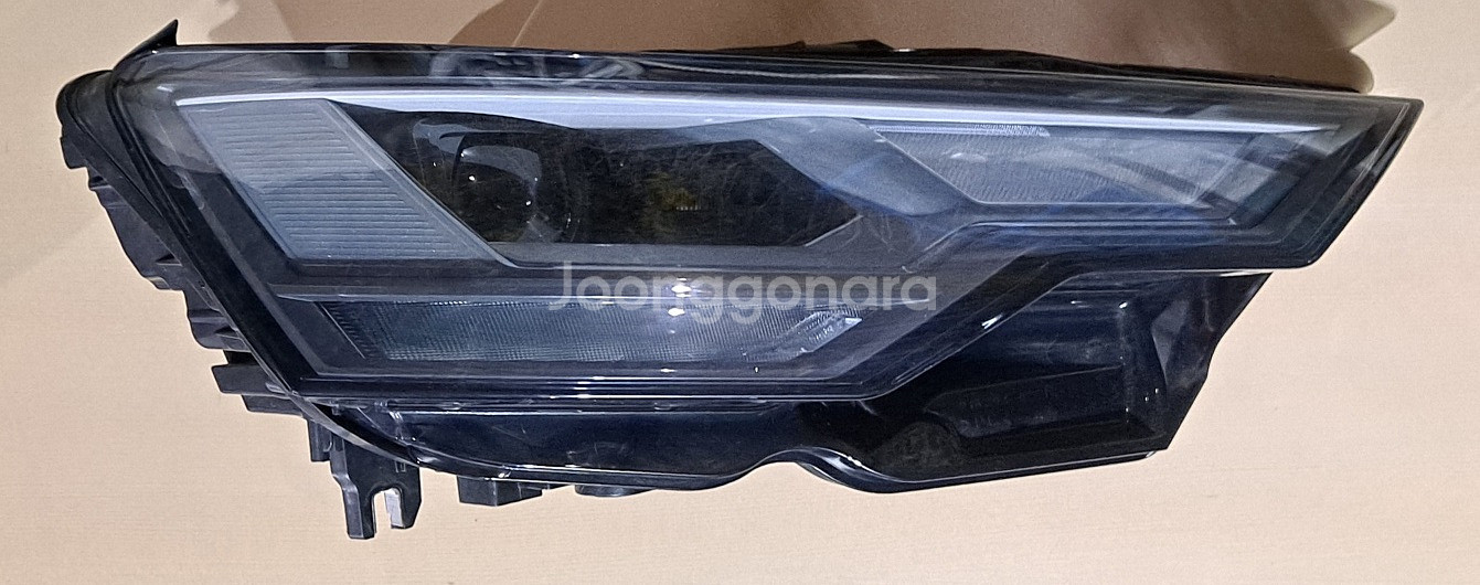 아우디 A6 전조등 오른쪽 (AUDI A6 보조석)--0