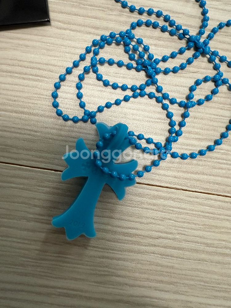 크롬하츠 실리콘 목걸이 십자가--1