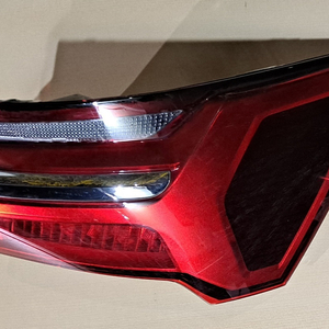 아우디 A6 우측 후미등 4K5.945.070