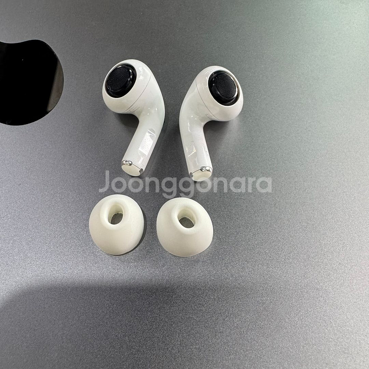 [에어팟프로2] 라이트닝 무선충전--1