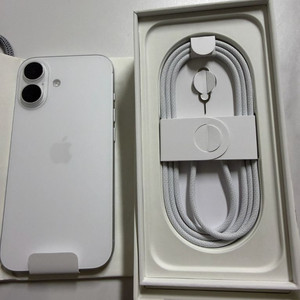 아이폰16 512G 화이트 / 리퍼새상품 26년10월까