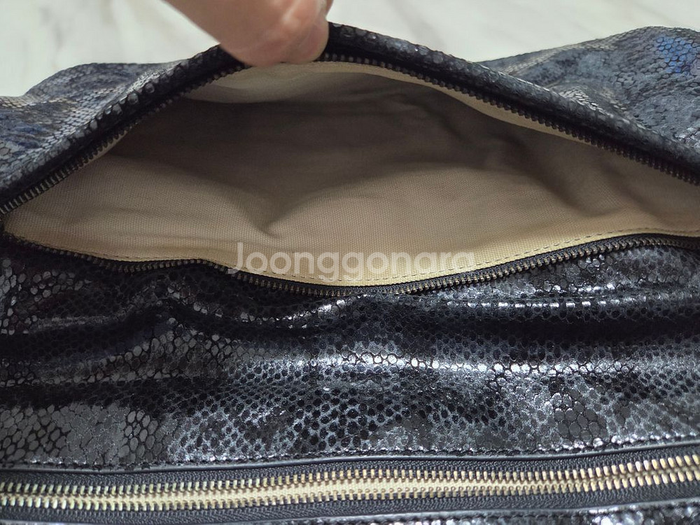 토리버치 레바 스네이크스킨 클러치 앤 숄더백--4