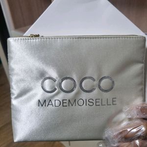 샤넬 코코마드모아젤 파우치