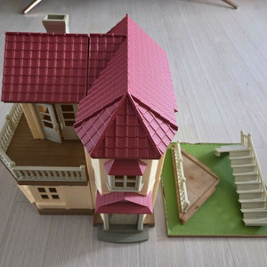 실바니안 불들어오는 2층집