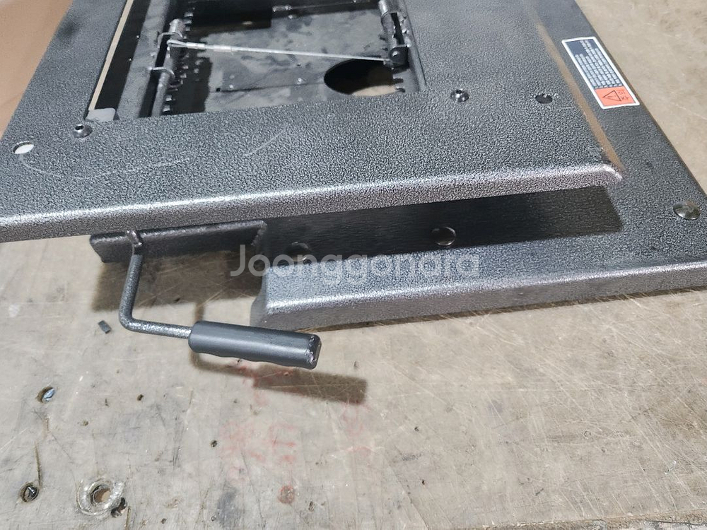 더뉴카니발올뉴카니발9인승2열좌우공간레일브라켓판매합니다--1