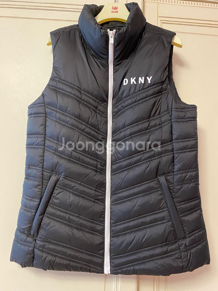 DKNY 블랙 경량 패딩 조끼(새상품급상태)--0