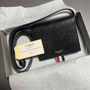 [정품][새상품] 톰브라운 삼선탭 페블 그레인 숄더 스