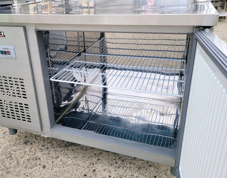 유니크 1200테이블냉장고(상부선반) 2023년 9월식--2
