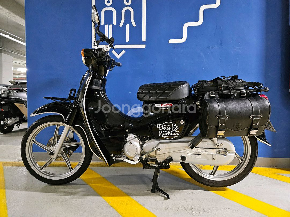 혼다 슈퍼커브 2023년식 블랙 팝니다.--0