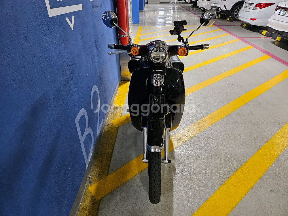 혼다 슈퍼커브 2023년식 블랙 팝니다.--1