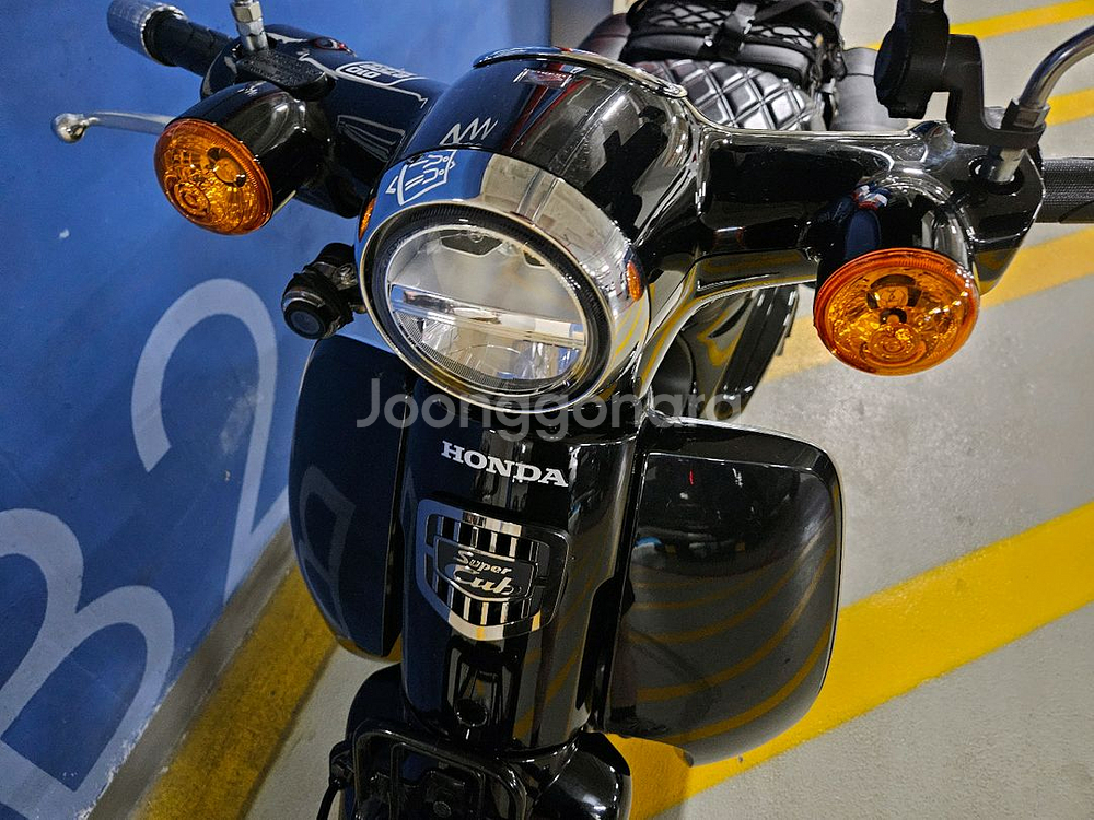 혼다 슈퍼커브 2023년식 블랙 팝니다.--5