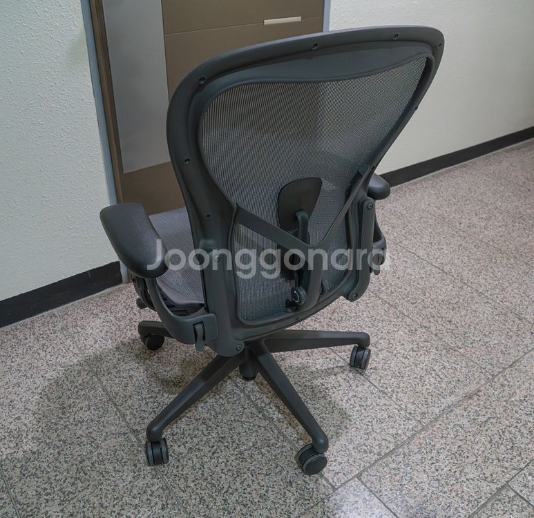 허먼밀러 뉴 에어론 풀펑션 C사이즈 새상품급 판매합니다--1