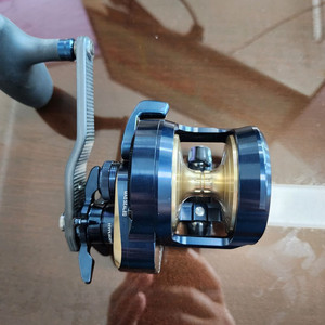 다이와 22 솔티가 15-SJ 지깅릴 팝니다. 우핸들