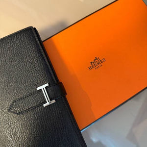 에르메스 베안 장지갑 은장 급매로팝니다.