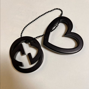 구찌 정품 고동색 로고 하트 키링 백참