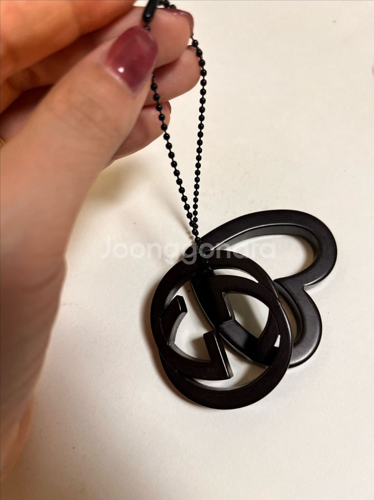 구찌 정품 고동색 로고 하트 키링 백참--1