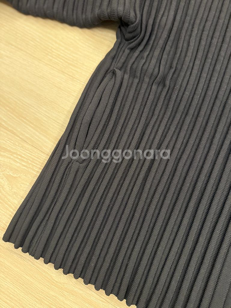 플리츠플리즈 비스킷 니트 자켓 블랙--2