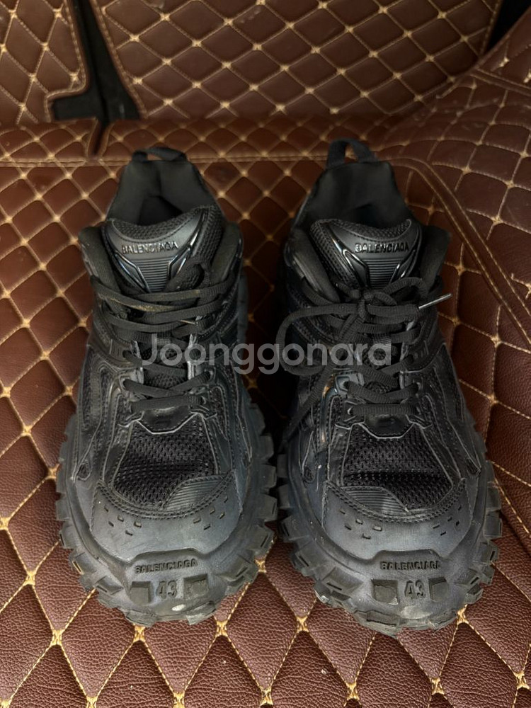 발렌시아가 디펜더 43사이즈--0