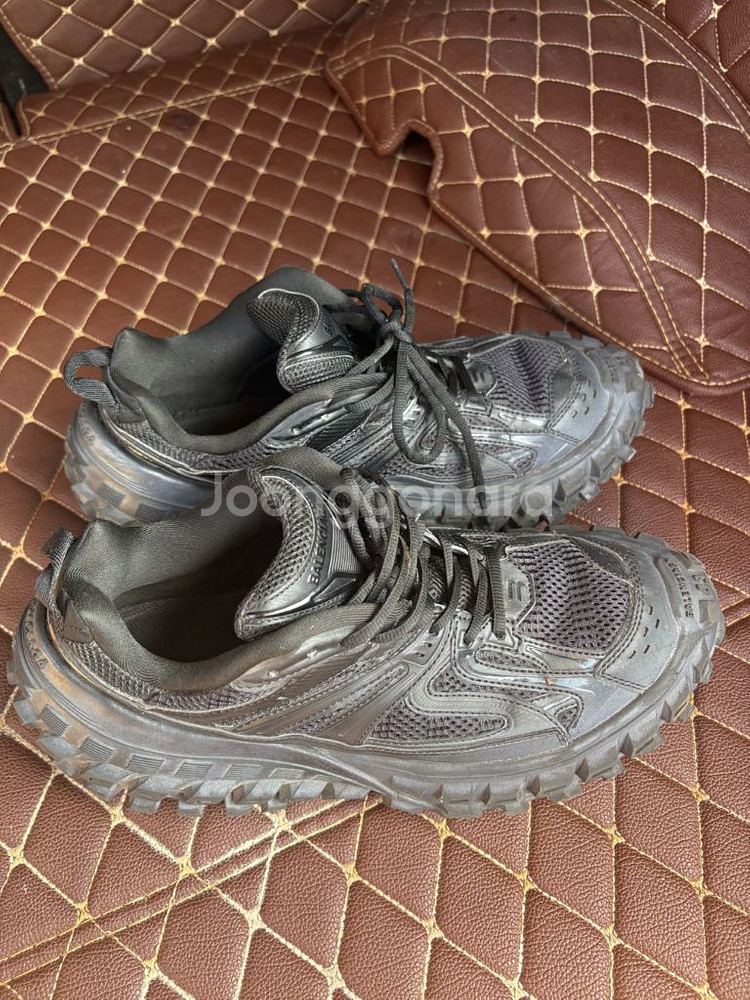 발렌시아가 디펜더 43사이즈--2