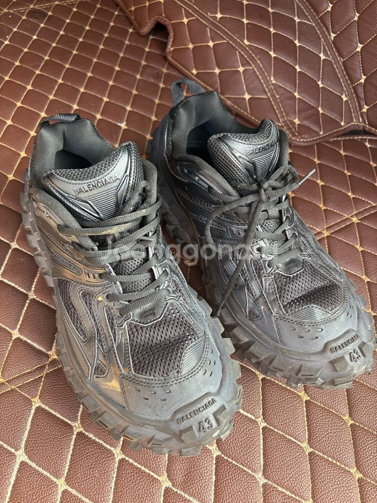 발렌시아가 디펜더 43사이즈--3