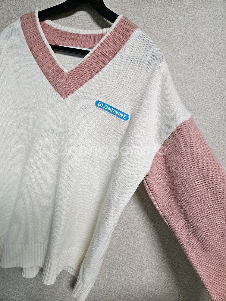블론드나인 브이넥 니트 남여공용 s--2