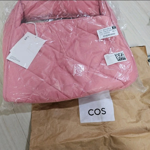 cos 코스 다이아몬드 퀼티드 숄더백 식빵백