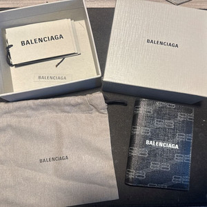 발렌시아가 bb모노그램 반지갑팝니다