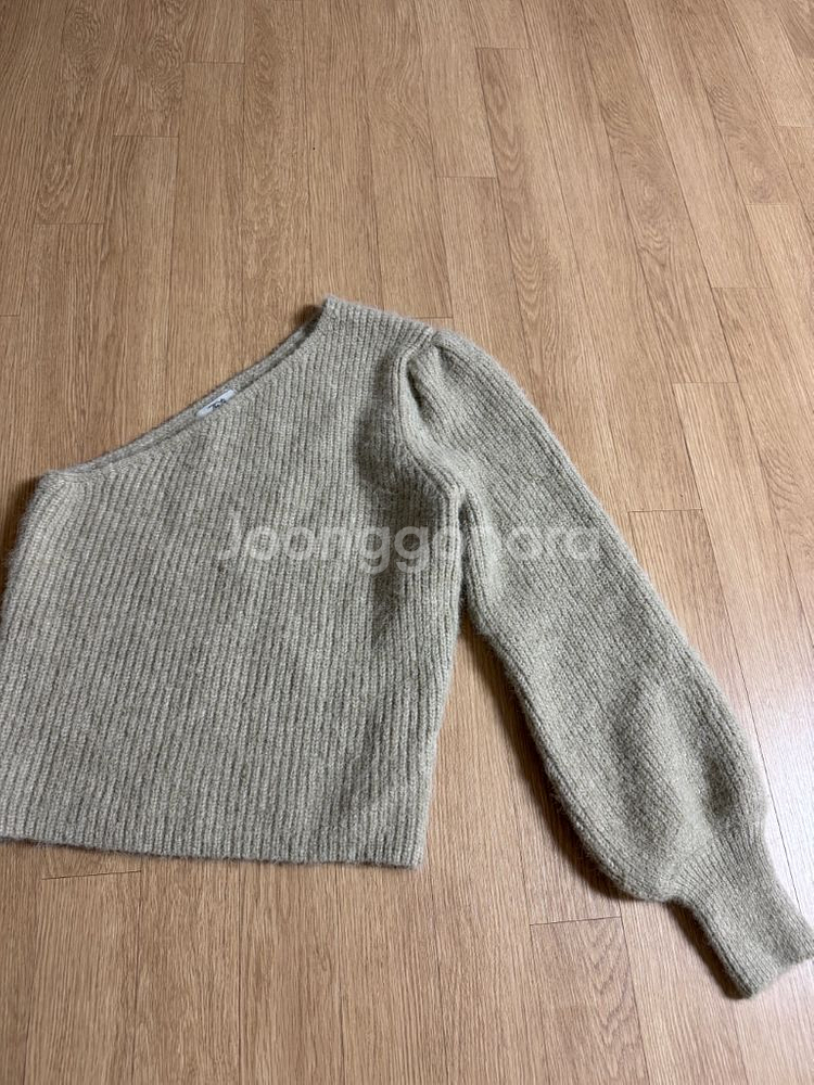 The tis 더티스 원숄더 니트--4