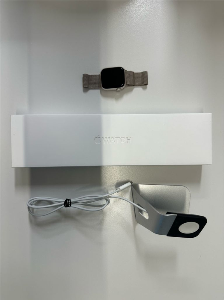 애플워치 8 41mm GPS 스타라이트 팝니다.--0