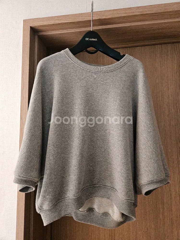 더캐시미어 텍스처 블록 글리터 탑--0