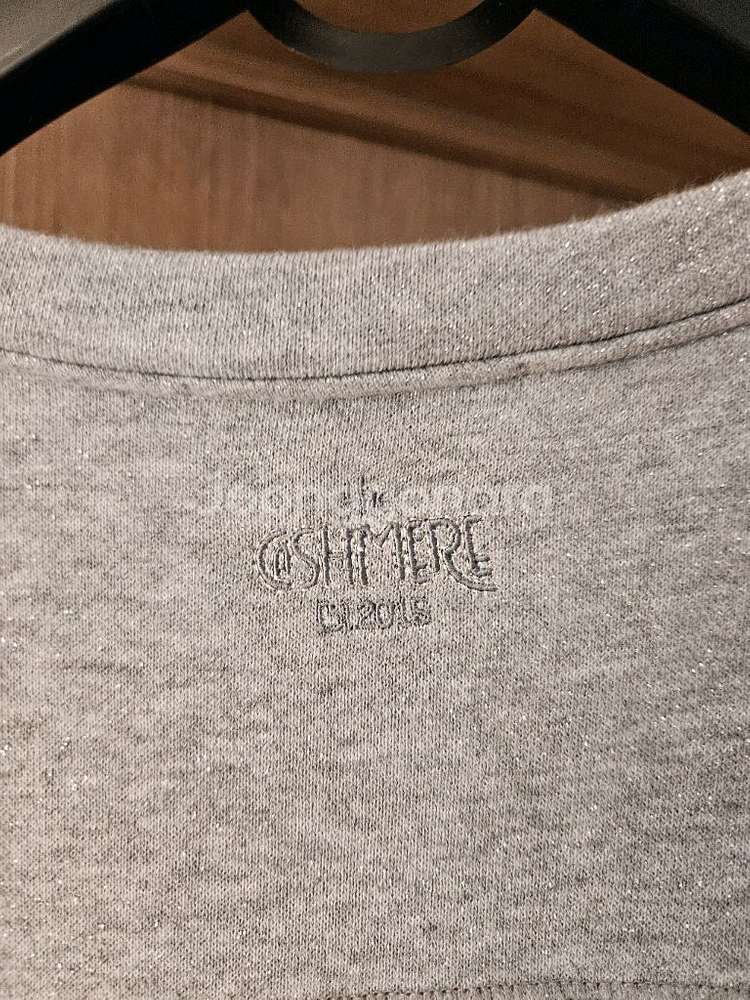 더캐시미어 텍스처 블록 글리터 탑--3