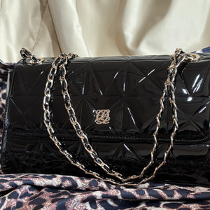 black louis quatorze shoulder
