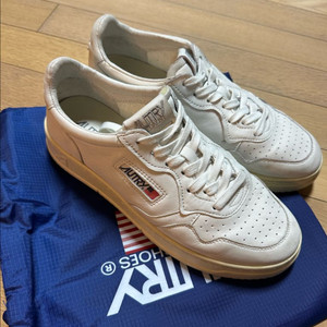 오트리 메달리스트 고트 화이트 42사이즈