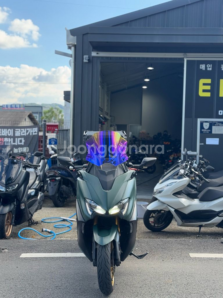 야마하 TMAX560--1