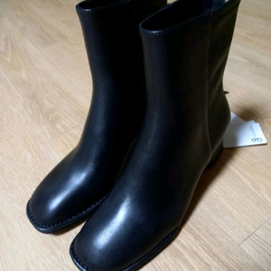 지스튜디오 양가죽 앵클부츠(235) ㅡ새상품