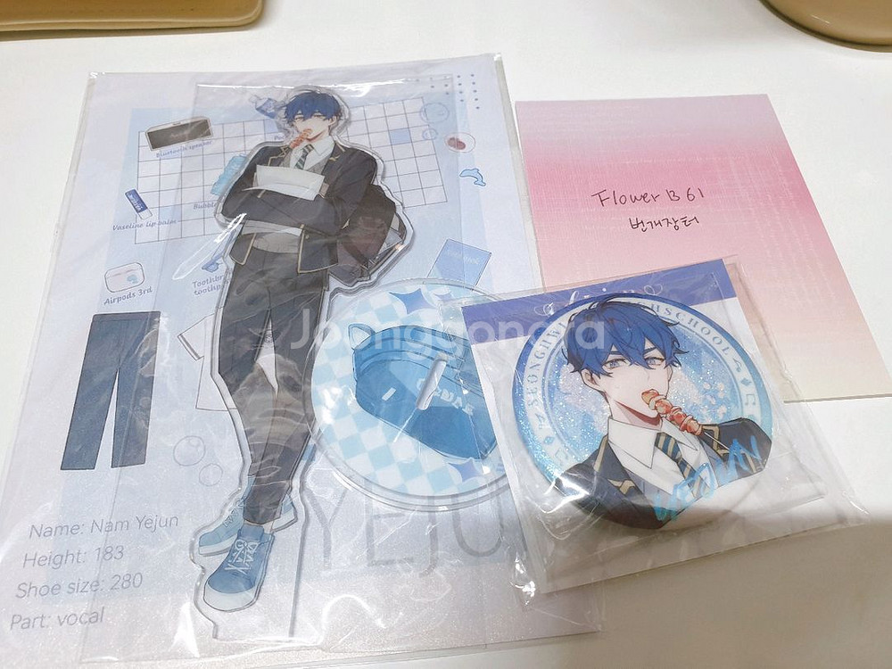 플레이브 비공굿 tempestad님 교복 아크릴 캔뱃지--0