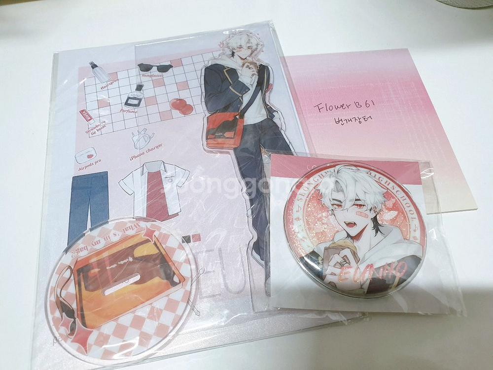 플레이브 비공굿 tempestad님 교복 아크릴 캔뱃지--1